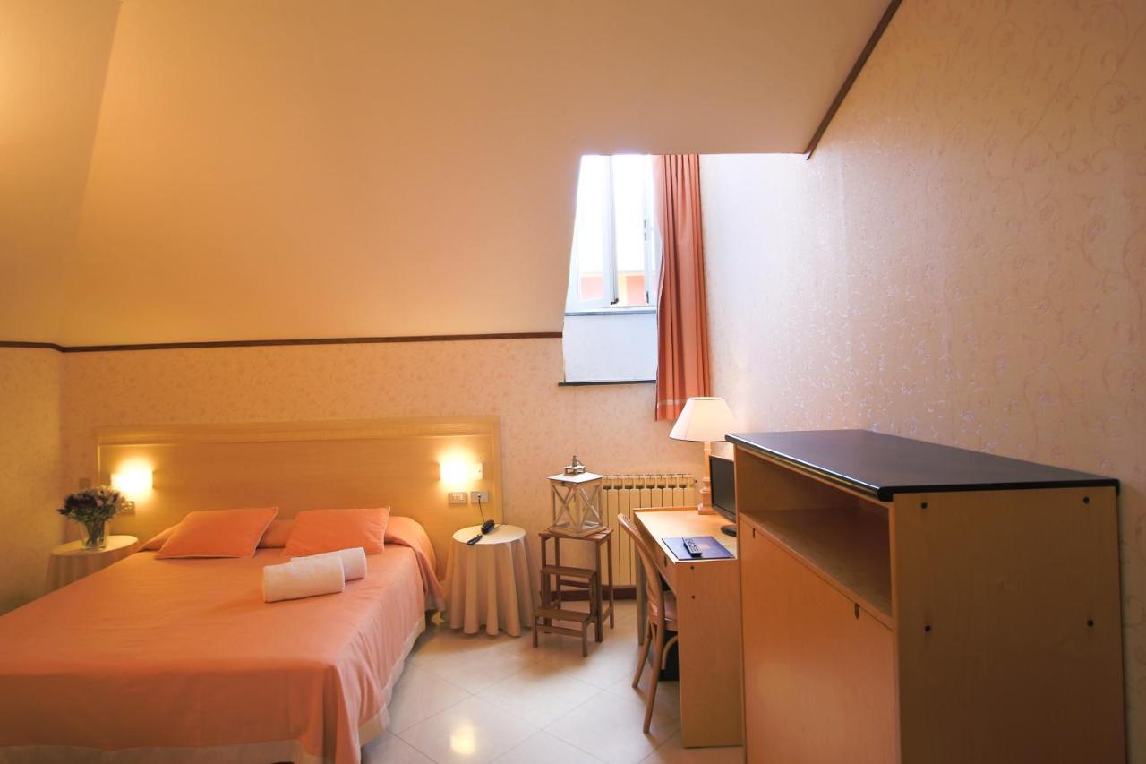 Hotel Nazionale Levanto Exterior photo