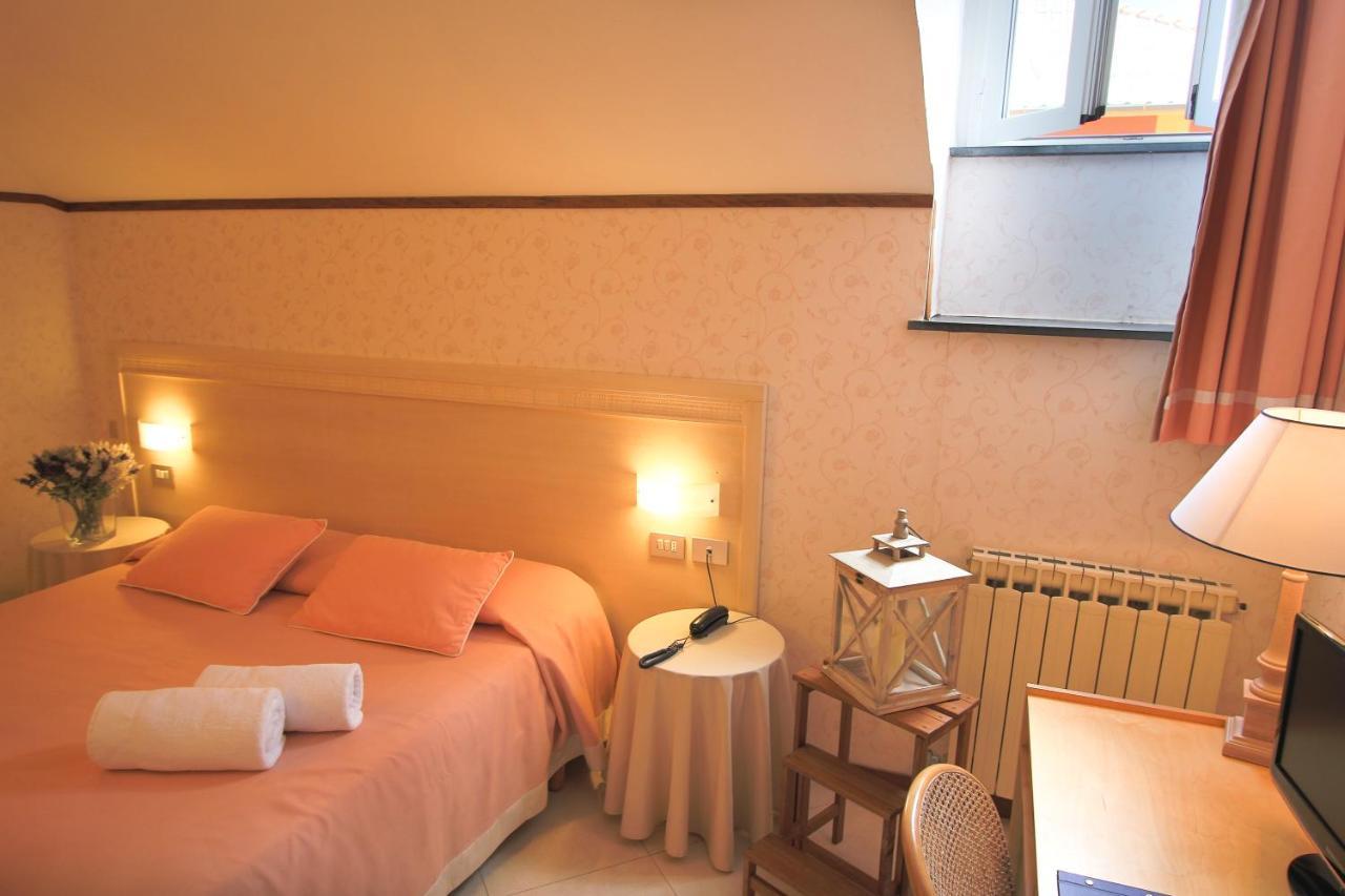 Hotel Nazionale Levanto Exterior photo