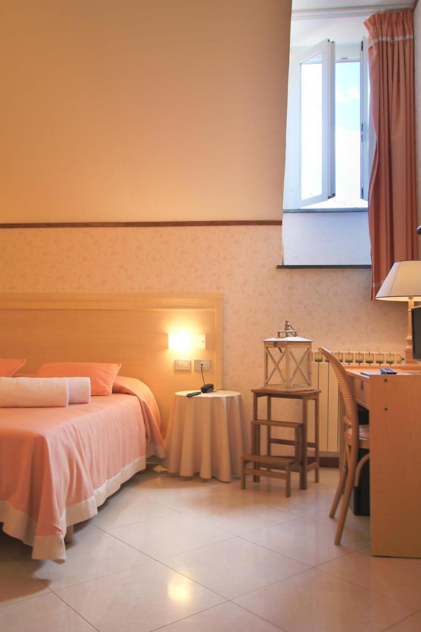 Hotel Nazionale Levanto Exterior photo